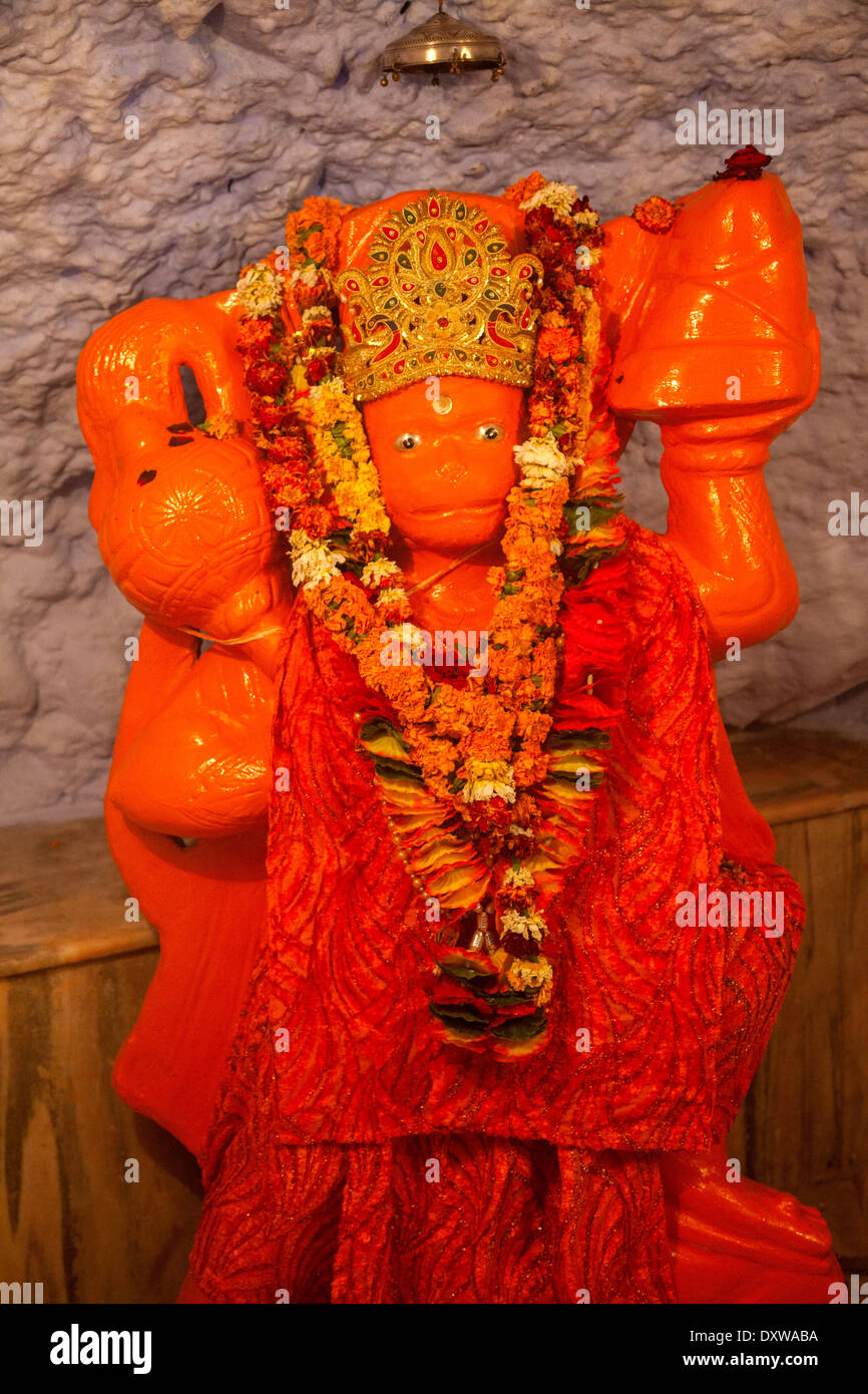 Indien, Dehradun. Hanuman, ein Hindu-Gottheit in der Tapkeshwar-Hindu-Tempel. Stockfoto