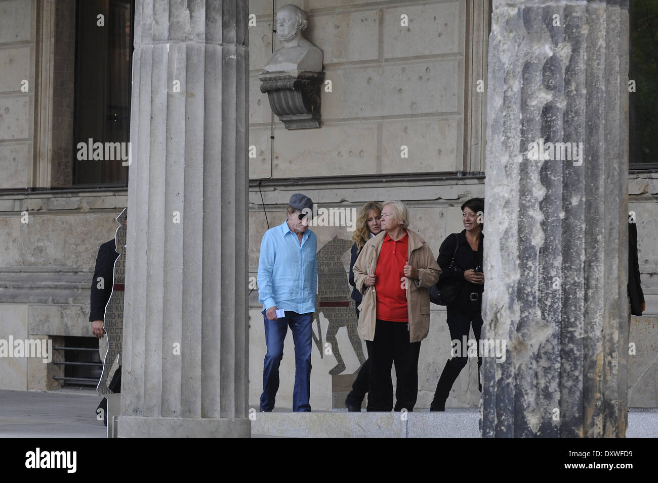 Robert Redford und Frau Sybille Besuch Ausstellung "Russen + Deutsche" im neuen Museum in Mitte.  Zeitung. Wo: Berlin Deutschland wenn: 20. Oktober 2012 Stockfoto