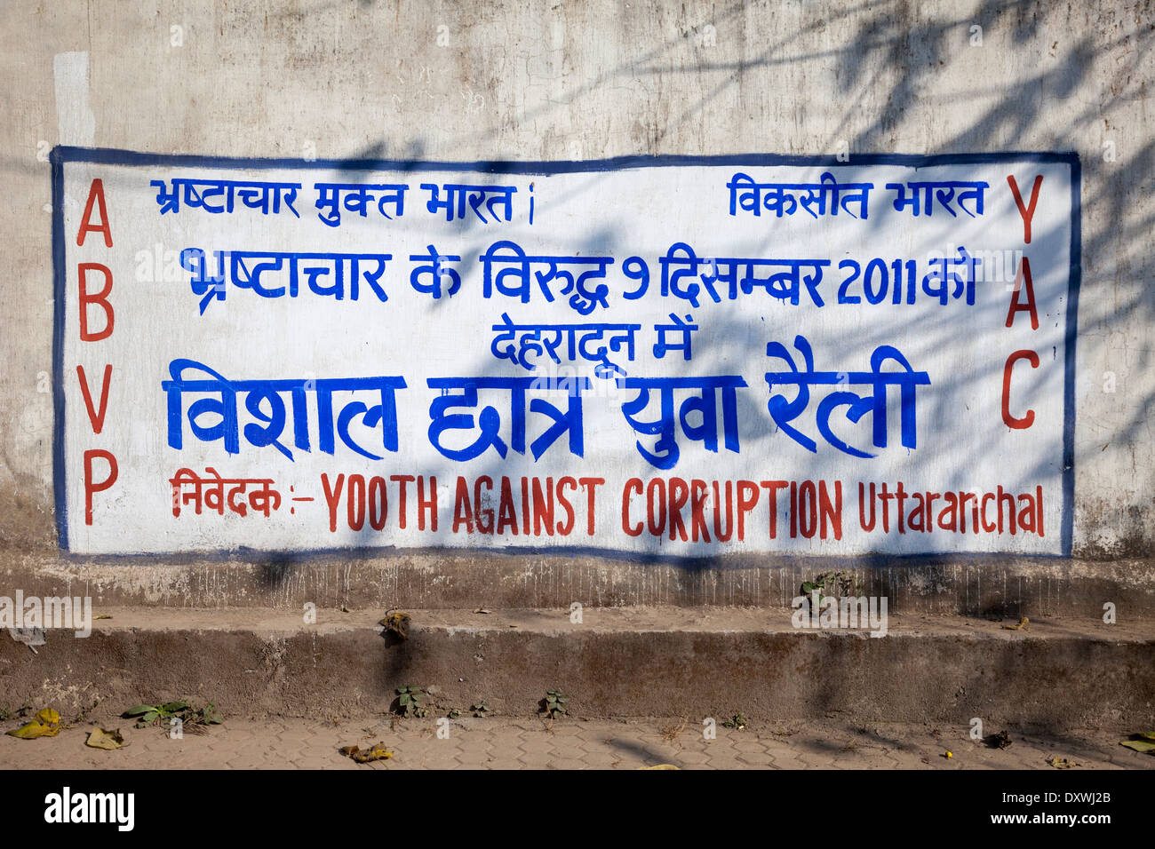 Indien, Dehradun. Anti-Korruption politisches Zeichen. Stockfoto