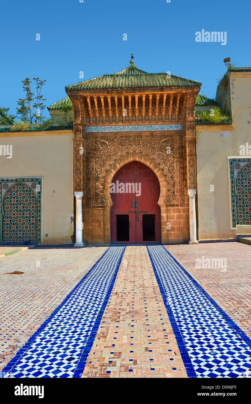 Eintritt in die Rotunde von Moulay Ismail Ibn Sharif, regierte 1672 – 1727. Ein UNESCO-Weltkulturerbe. Meknès, Marokko. Stockfoto