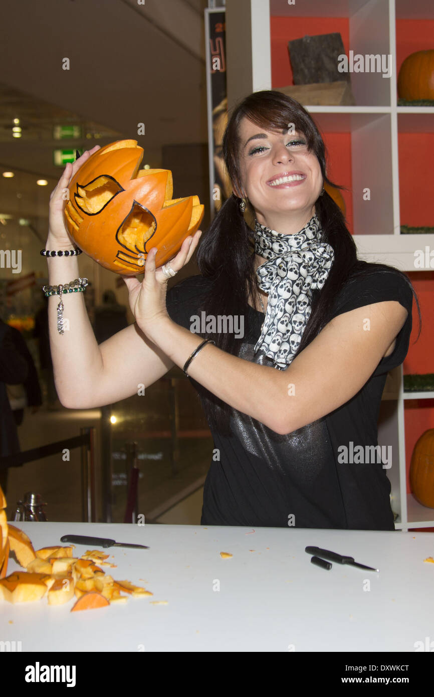 Gracia baur pumpkin charity event Fotos und Bildmaterial in hoher