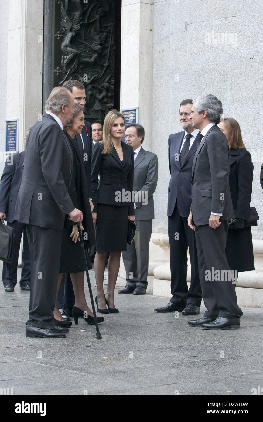 Madrid, Spanien. 31. März 2014. Spanische Königsfamilie besuchen das Staatsbegräbnis für ehemaligen spanischen Ministerpräsidenten Adolfo Suarez in der Almudena-Kathedrale am 31. März 2014 in Madrid, Spanien. Suarez, der am 23. März in Madrid starb, war der erste demokratisch gewählte spanische Ministerpräsident nach dem Tod des Diktators General Francisco Franco. (Foto von Oscar Gonzalez/NurPhoto) Bildnachweis: Oscar Gonzalez/NurPhoto/ZUMAPRESS.com/Alamy Live-Nachrichten Stockfoto