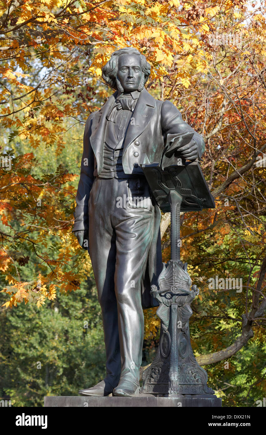 Neu errichtete Statue des Komponisten Felix Mendelssohn Bartholdy, Düsseldorf, Nordrhein-Westfalen, Deutschland Stockfoto