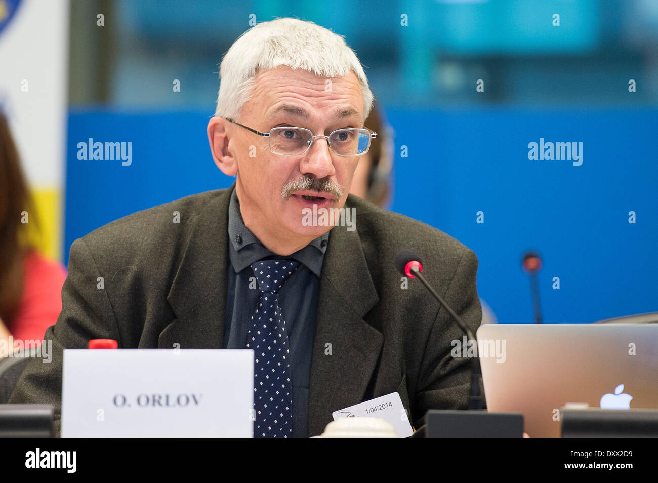 Brüssel, Bxl, Belgien. 1. April 2014. Oleg Orlov, Sakharov Preisträger, Regisseur Memorial besucht die mündlichen Verhandlung "Putins Russland: Sowjetunion reloaded?" auf die aktuellen Entwicklungen in Russland organisiert von grünen im Europäischen Parlament in Brüssel am 01.04.2014 von Wiktor Dabkowski Credit: Wiktor Dabkowski/ZUMAPRESS.com/Alamy Live News Stockfoto