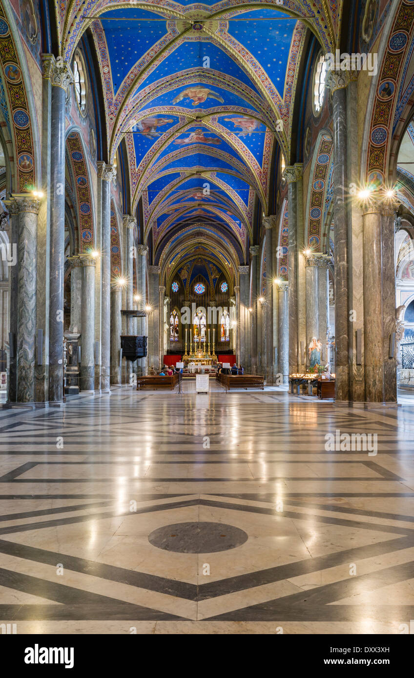Innere der gotischen Basilika, begann der Bau am Ende des 13. Jahrhunderts, Santa Maria Sopra Minerva, Rom, Latium Stockfoto