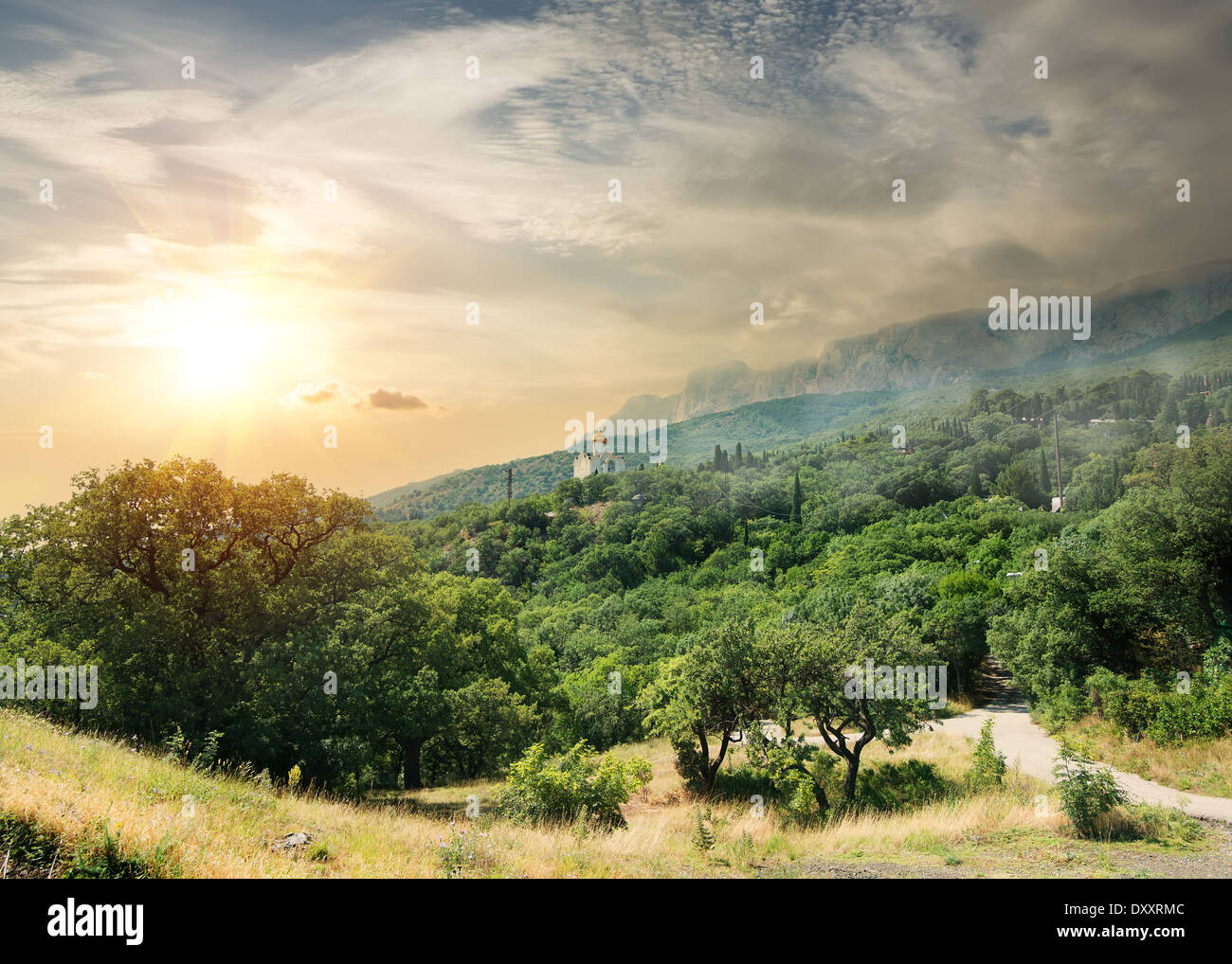 Kirche in Bergen am Morgen bei Sonnenaufgang Stockfoto