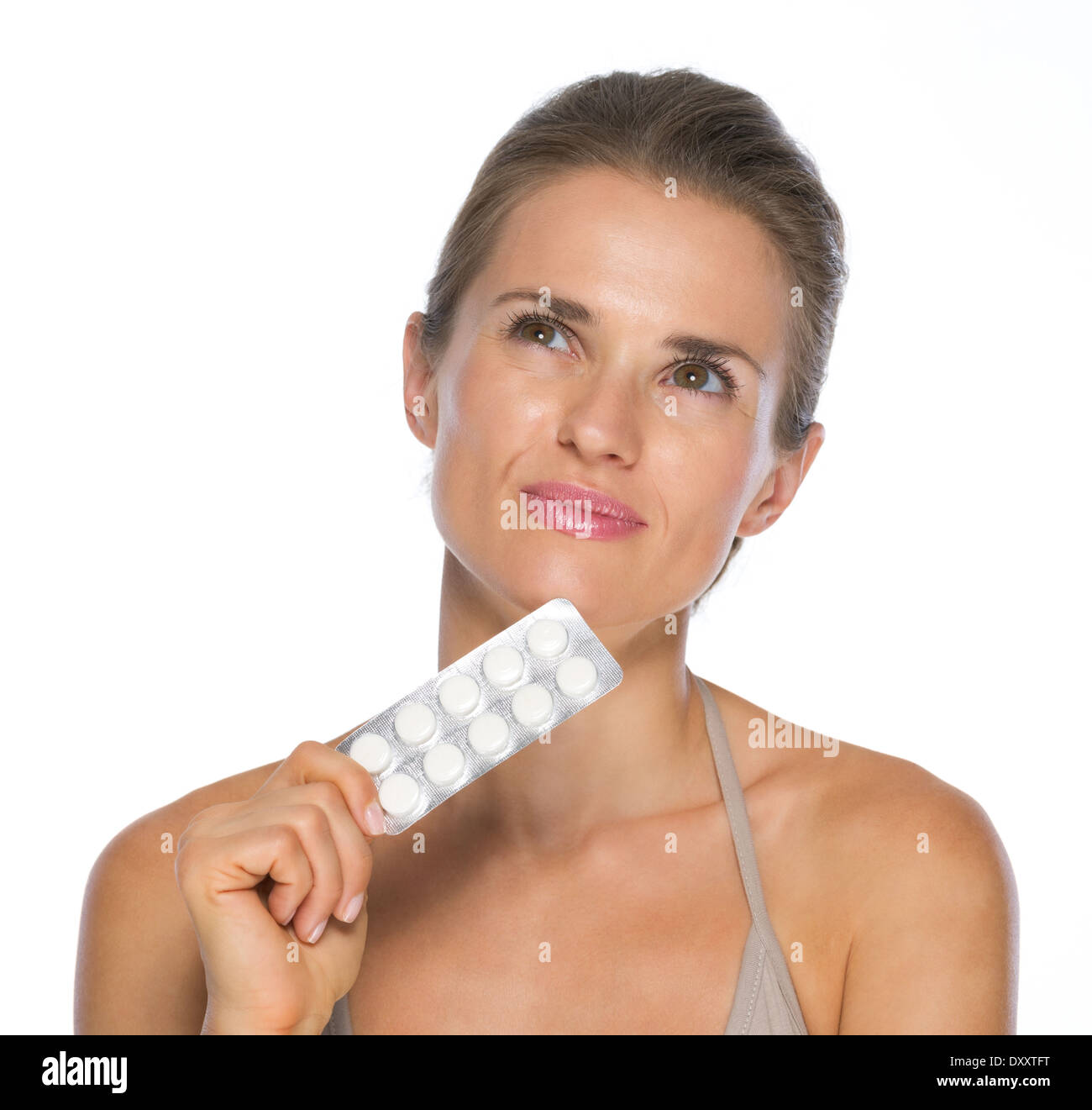 Porträt der nachdenkliche junge Frau mit Blasenbildung Paket von Pillen Stockfoto