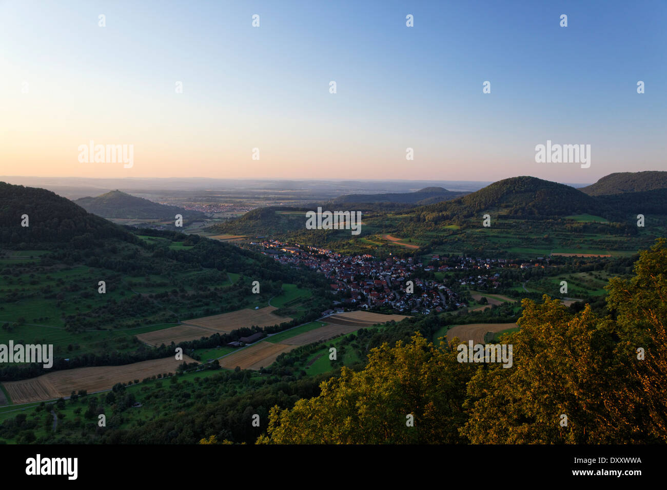 Deutschland, Baden-Württemberg, Schwäbische Alb (UNESCO-Biosphären-Reservat), Neidlingen, Blick vom Stein Burgruine Reuss Stockfoto