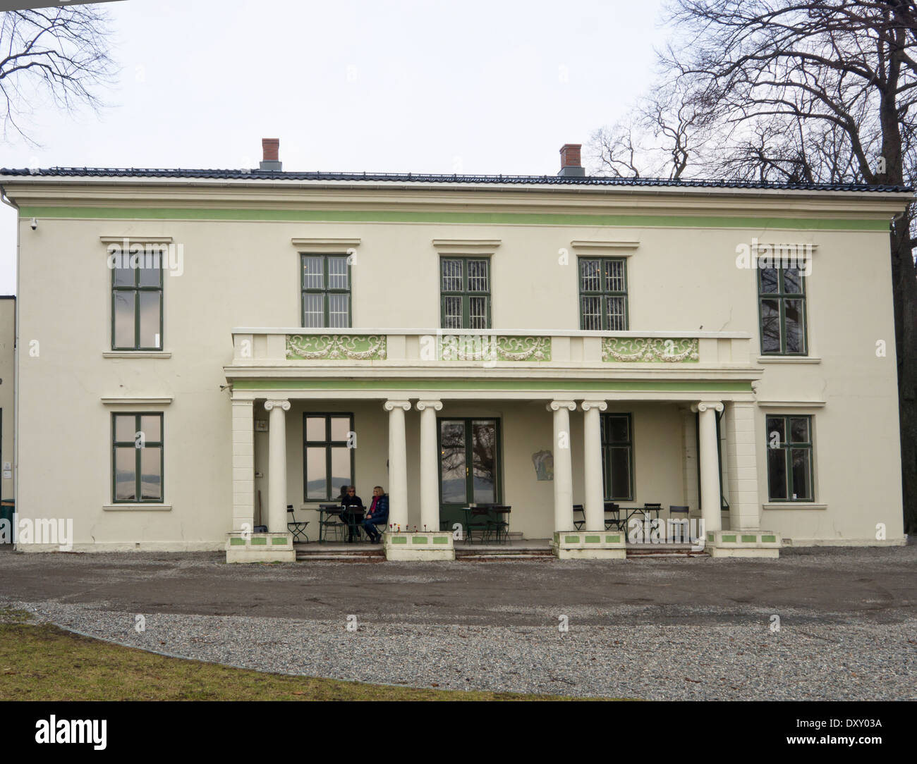 Galleri F 15, eine Kunstgalerie mit Ausstellungen mit zeitgenössischen Künstlern in der ehemaligen Bauernhof Residence Jeløya, Moss, Norwegen Stockfoto