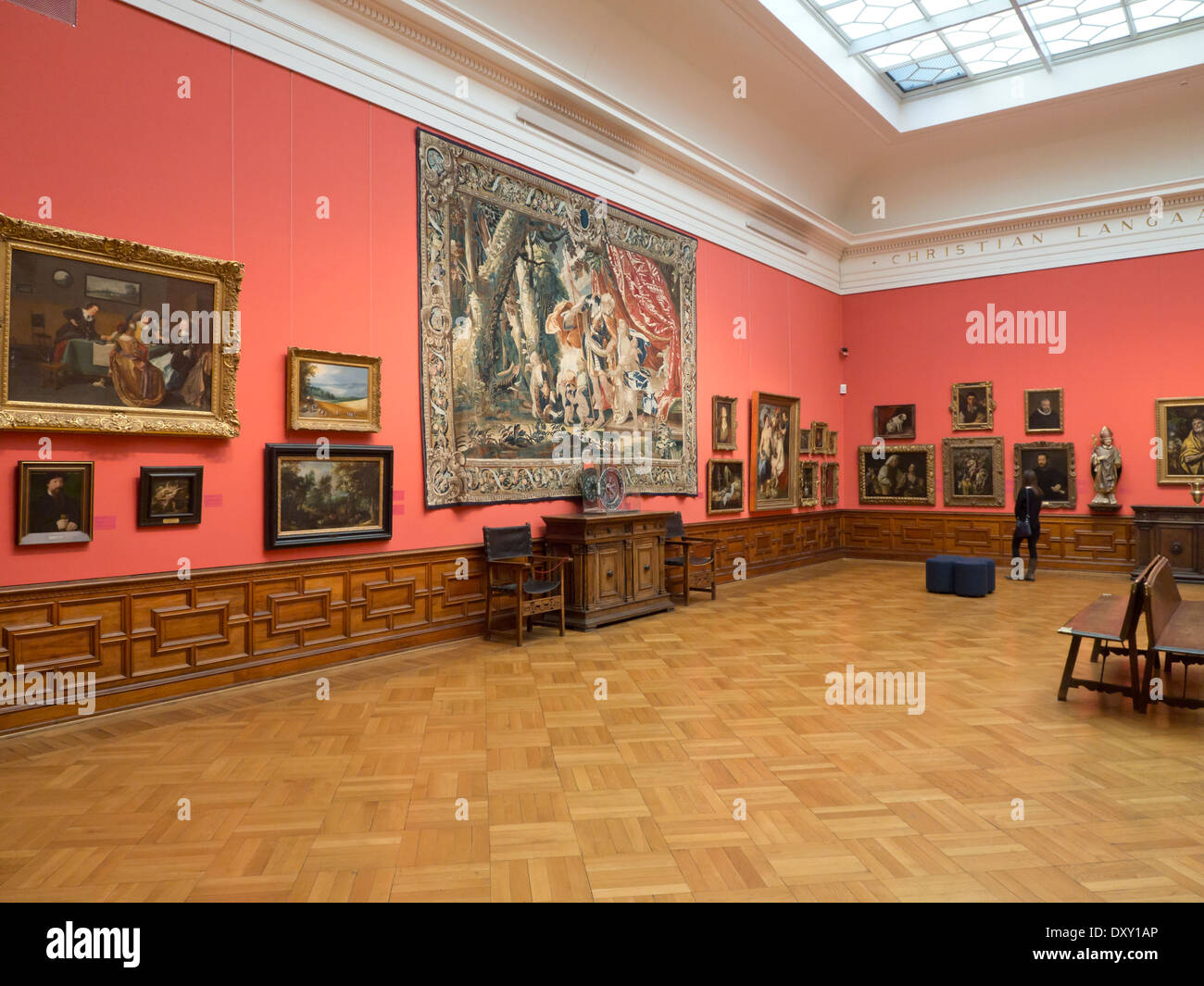 Die norwegische National Museum und Galerie in Oslo Norwegen, rote Ausstellungshalle mit alten Gemälden und Goblin weben Stockfoto