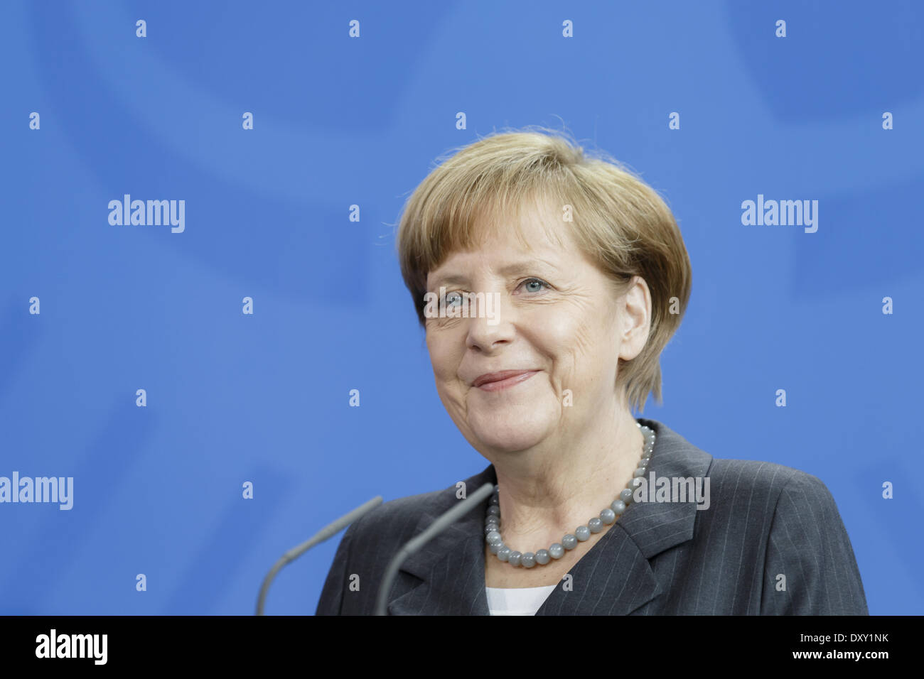 Berlin, Deutschland. 1. April 2014. Bundeskanzlerin Angela Merkel und der Ministerpräsident der Republik Albanien Herr Edi Rama an der Kanzlers auf Pressekonferenz in Berlin am 1. April 2014. / Bild: deutsche Bundeskanzlerin Angela Merkel (CDU) Credit: Reynaldo Paganelli/NurPhoto/ZUMAPRESS.com/Alamy Live News Stockfoto