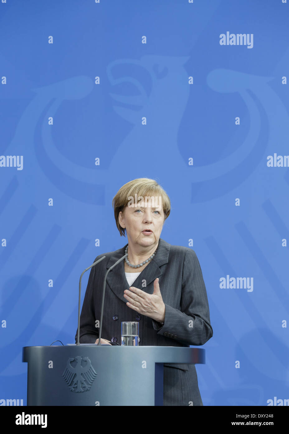 Berlin, Deutschland. 1. April 2014. Bundeskanzlerin Angela Merkel und der Ministerpräsident der Republik Albanien Herr Edi Rama an der Kanzlers auf Pressekonferenz in Berlin am 1. April 2014. / Bild: deutsche Bundeskanzlerin Angela Merkel (CDU) Credit: Reynaldo Paganelli/NurPhoto/ZUMAPRESS.com/Alamy Live News Stockfoto