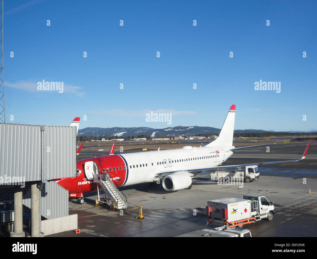 Norwegian Air Shuttle an der Pforte bereit für den Einsatz in Oslo Flughafen Gardermoen, Norwegen Stockfoto