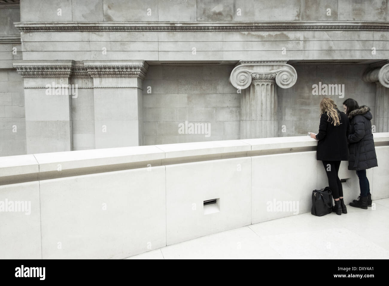 Touristen im British Museum, London, England Stockfoto