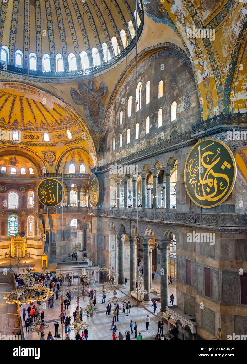 Kirchenschiff aus westlichen Galerie, mit eingeschränkter Sicht wegen der Sanierung der nördlichen Seite, die Hagia Sophia (Hagia Sophia), Istanbul, Türkei Stockfoto
