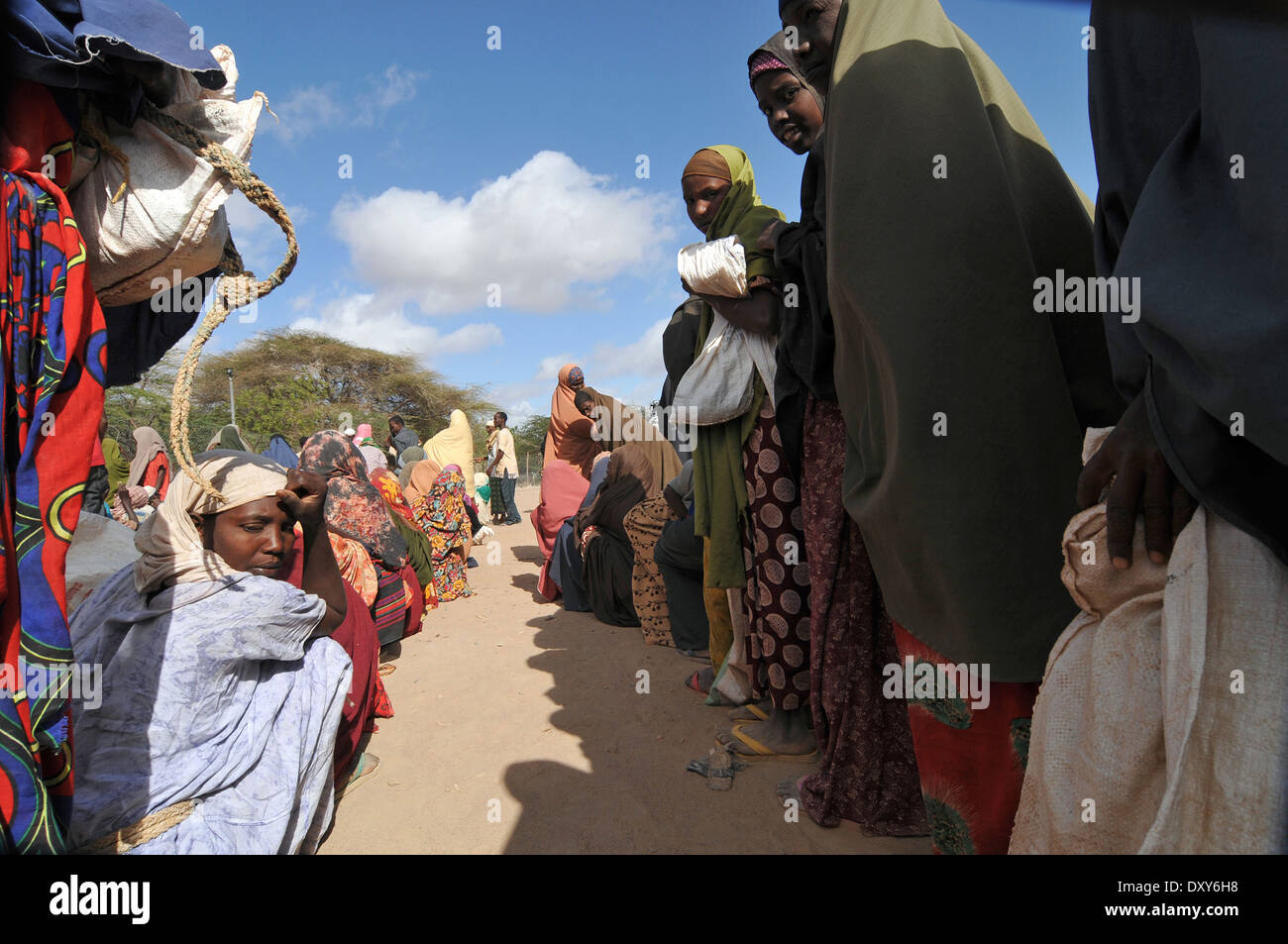 DADAAB, SOMALIA - AUGUST 7 unbekannte Frauen und Männer Leben im Flüchtlingslager Dadaab Stockfoto