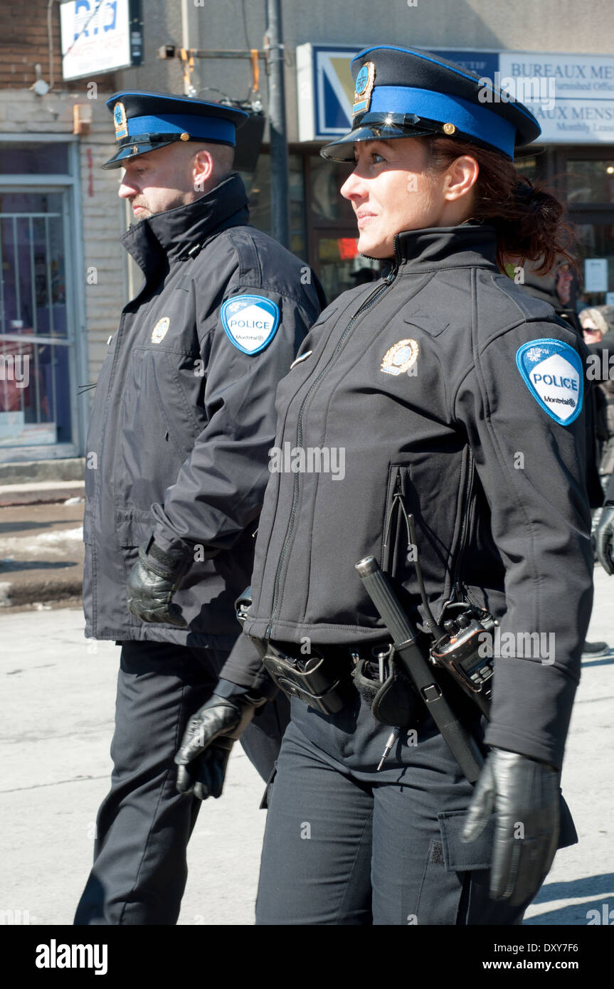 Polizistin aus griechischer Herkunft während der jährlichen Parade zum Gedenken an Griechenland Independence Day Montreal Kanada Stockfoto