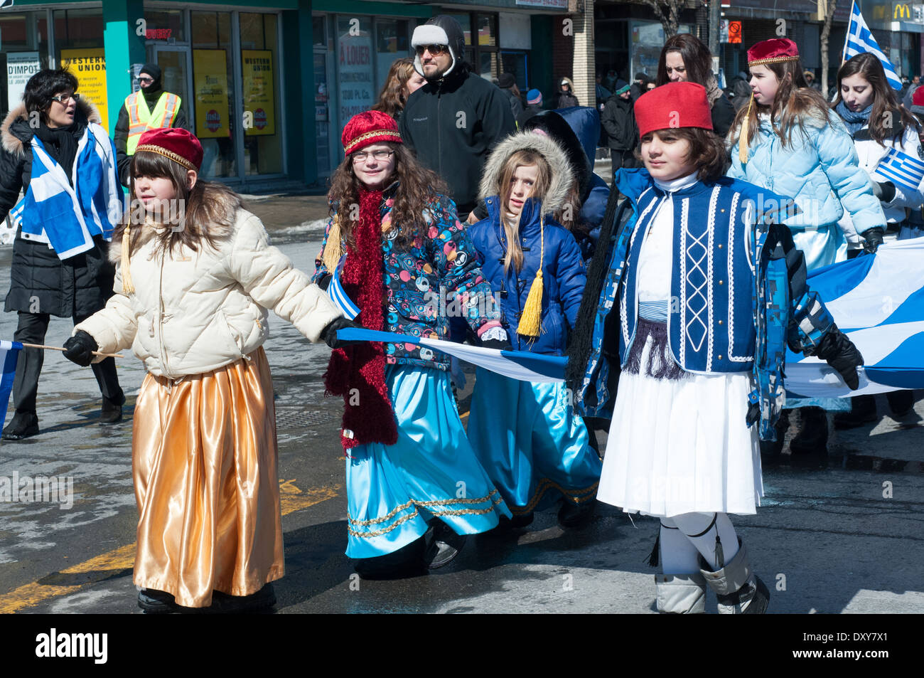 Jährliche Parade in Montreal zum Gedenken an griechischen Unabhängigkeitstag im Parkbereich Erweiterung multikulturellen Stockfoto