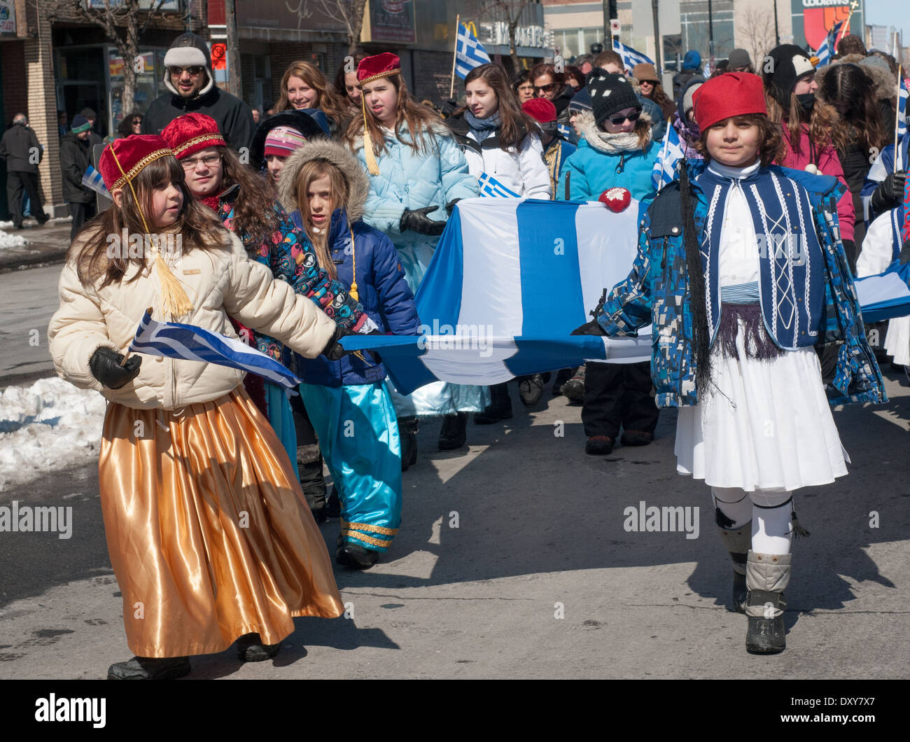 Jährliche Parade in Montreal zum Gedenken an griechischen Unabhängigkeitstag im Parkbereich Erweiterung multikulturellen Stockfoto