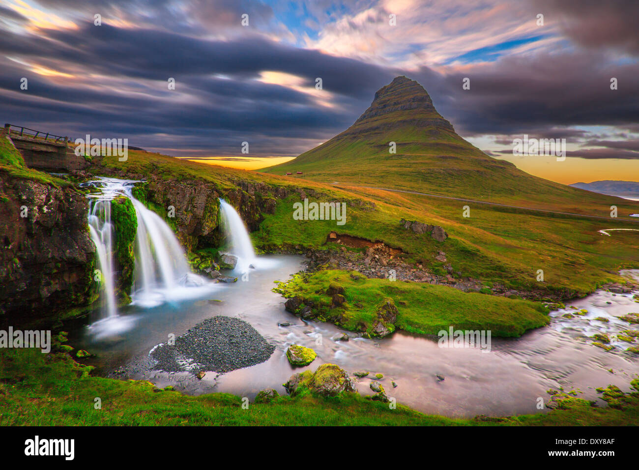 Kirkjufell Berg und Wasserfall Stockfoto