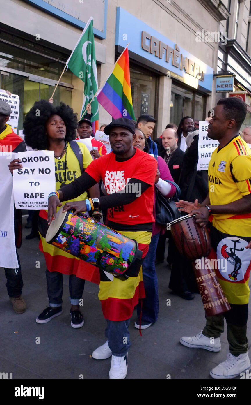 Gay Rights zeigt außerhalb Uganda House, Trafalgar Square, London Stockfoto