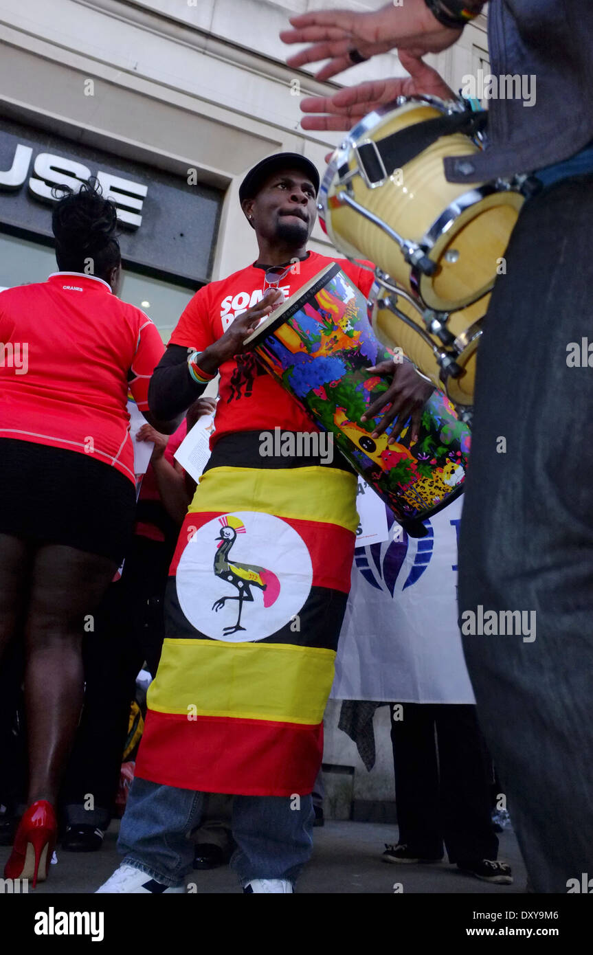 Gay Rights zeigt außerhalb Uganda House, Trafalgar Square, London Stockfoto