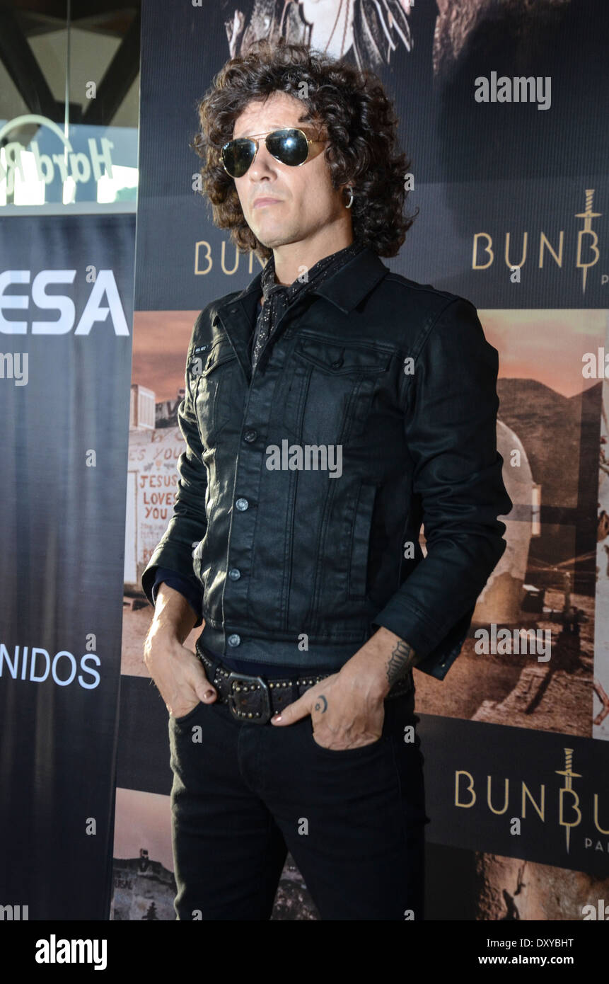 Spanisch rock Sänger Enrique Bunbury, posiert für die Medien vor seiner Pressekonferenz im Hard Rock Café, Heredia, Costa Rica Stockfoto