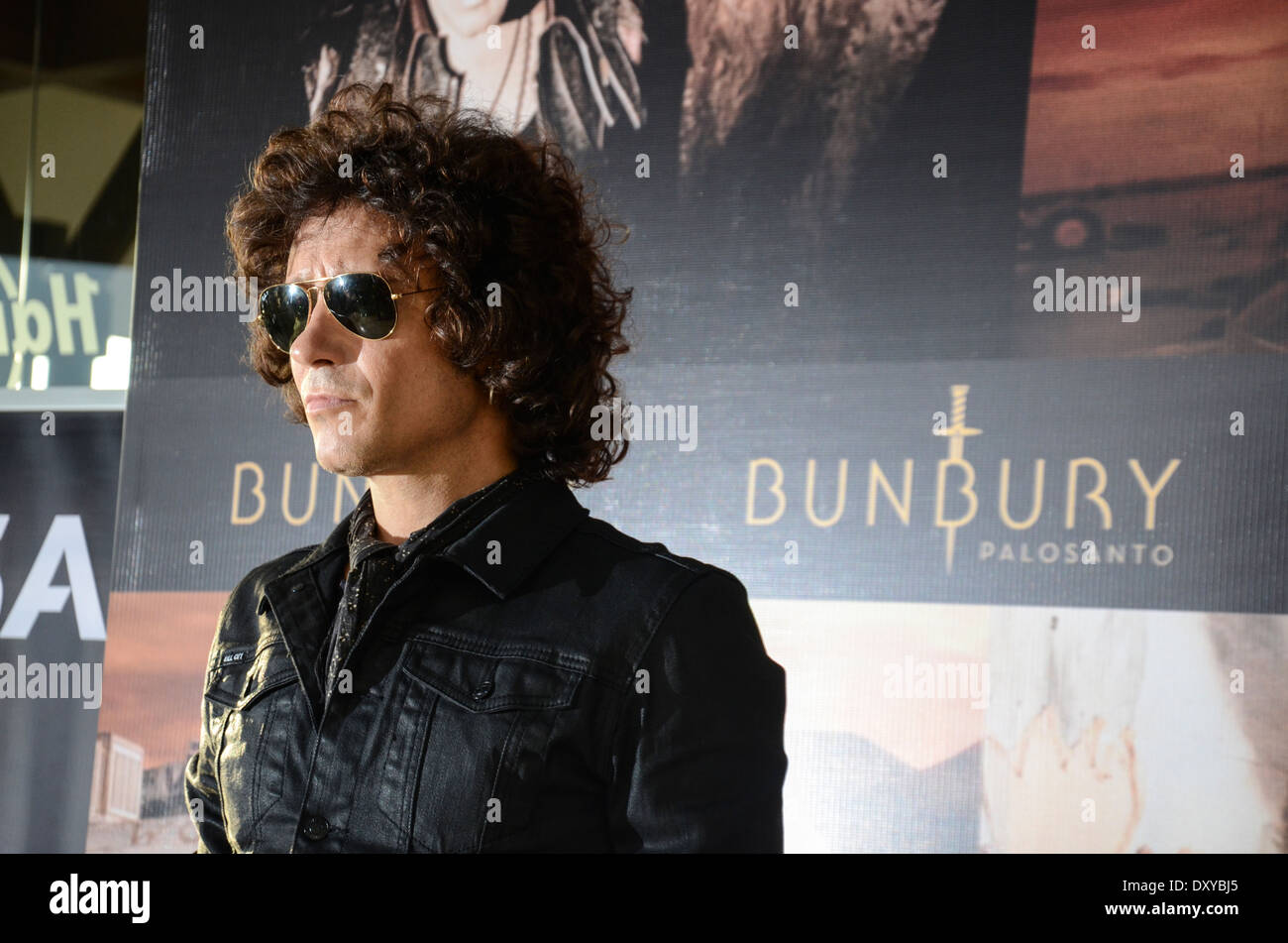 Spanisch rock Sänger Enrique Bunbury, posiert für die Medien vor seiner Pressekonferenz im Hard Rock Café, Heredia, Costa Rica Stockfoto
