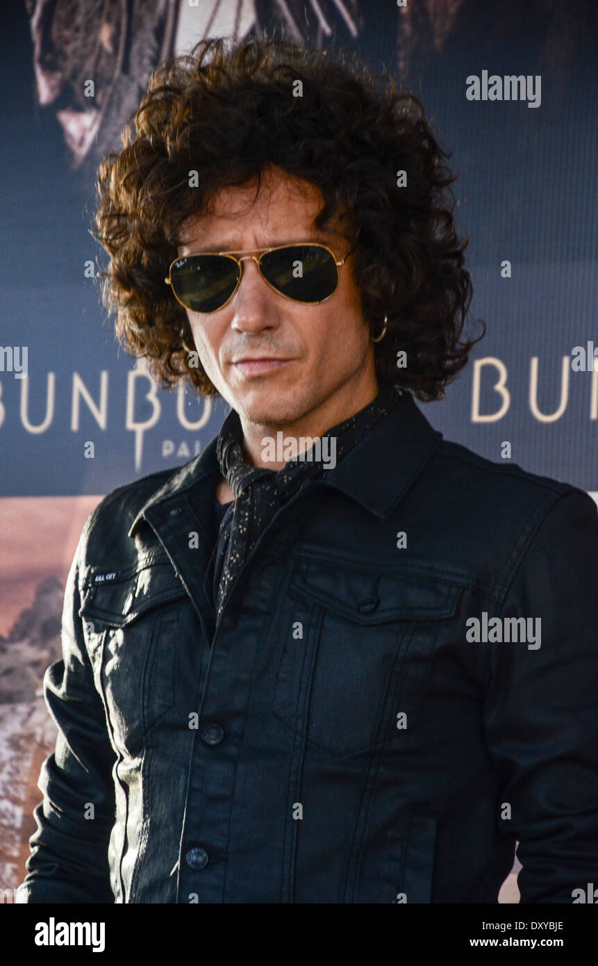 Spanisch rock Sänger Enrique Bunbury, posiert für die Medien vor seiner Pressekonferenz im Hard Rock Café, Heredia, Costa Rica Stockfoto