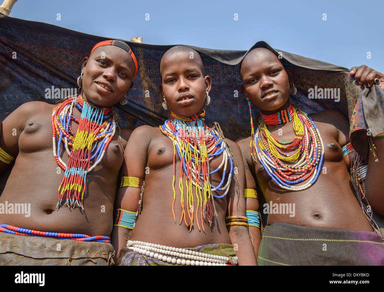 Mädchen des Stammes Arbore im unteren Omo-Tal von Äthiopien Stockfotografie  - Alamy