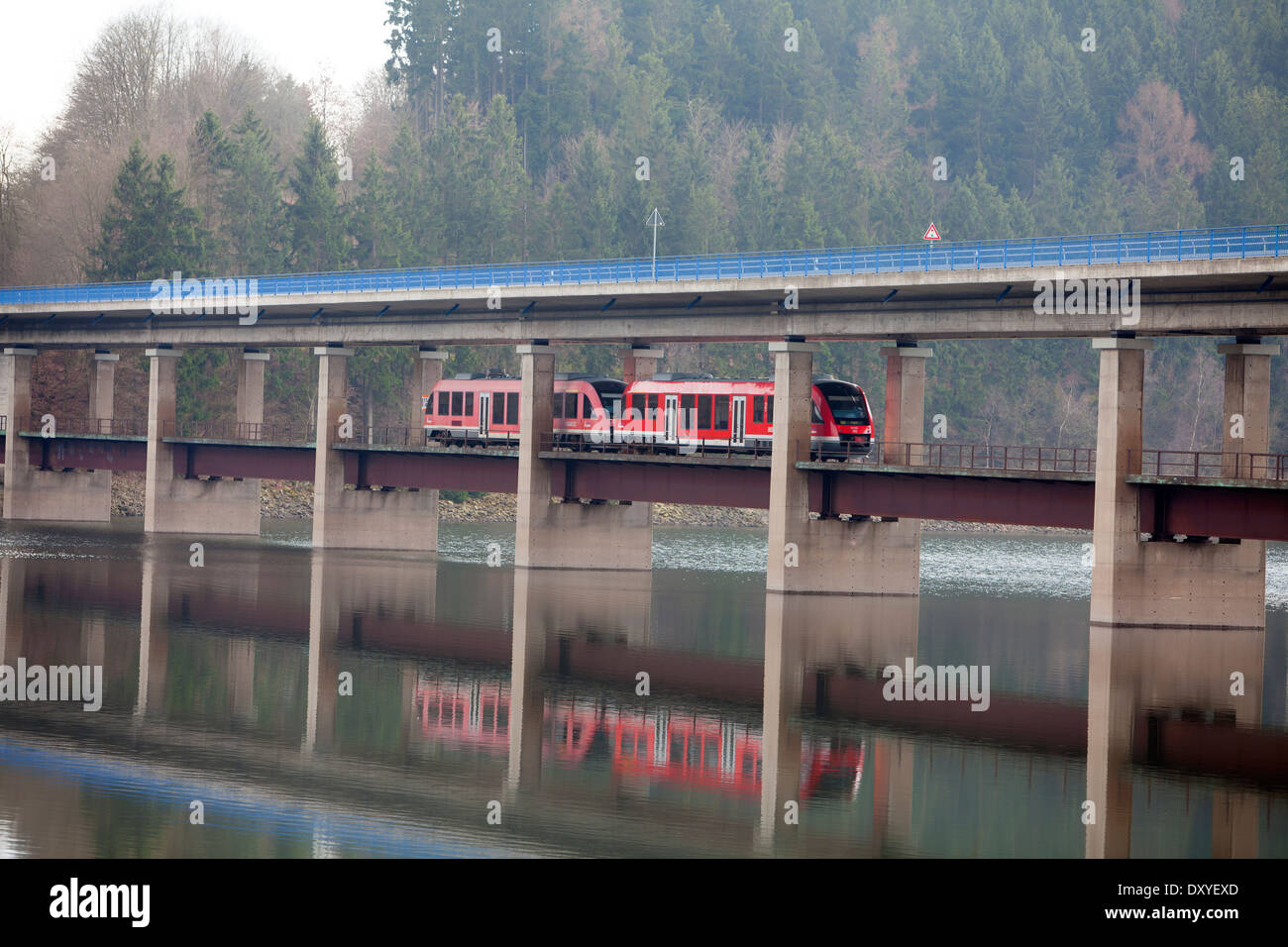 Brücke über die Biggetalsperre Reservoir, Attendorn, Deutschland, Europa, Stockfoto