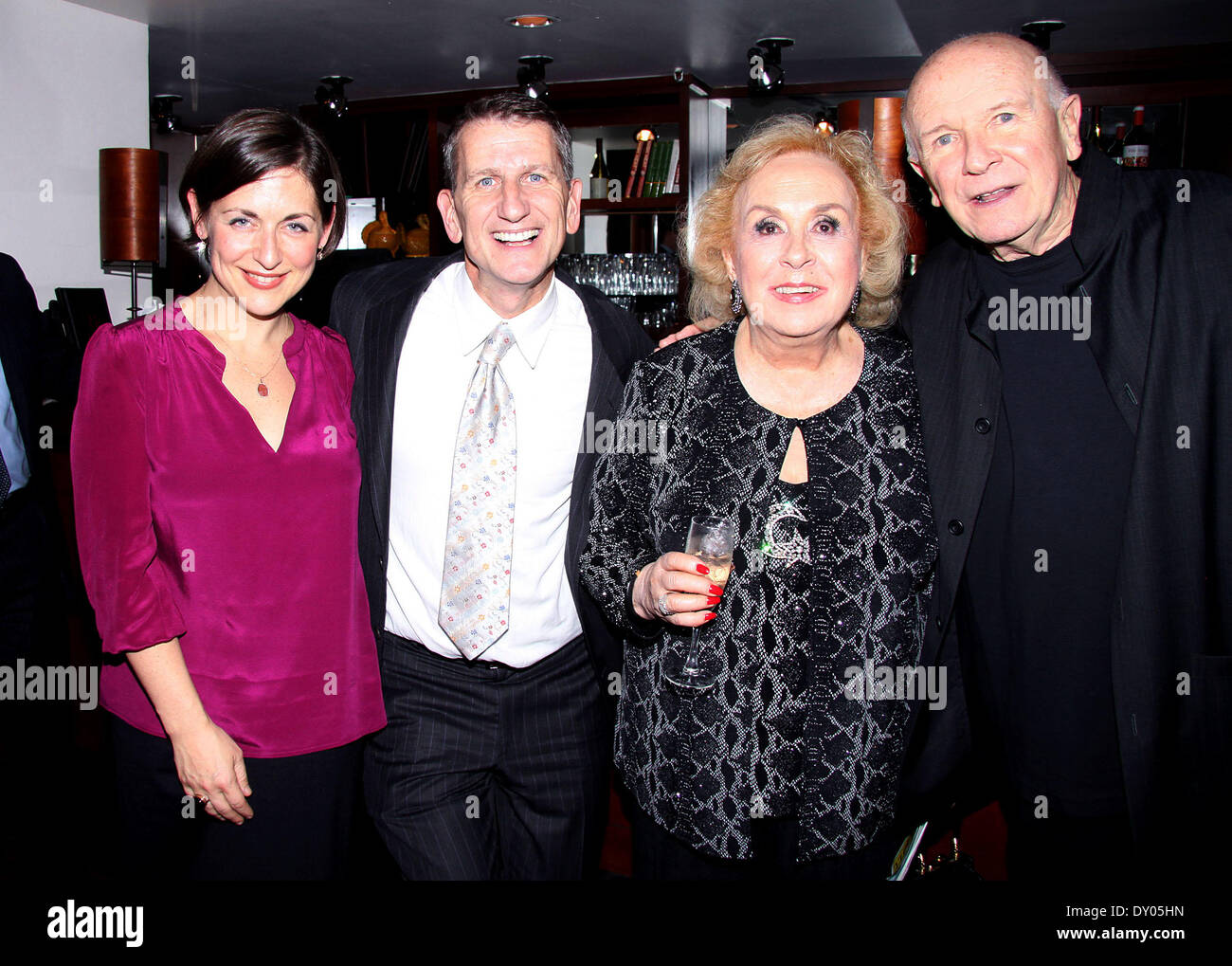 Die Opening Night after-Party für die Manhattan Theatre Club Produktion des "Goldenen Zeitalters" abgehaltenen Beacon Restaurant Featuring: Mandy Greenfield, Tom Kirdahy, Doris Roberts, Terrence McNally Where: New York City NY USA bei: 4. Dezember 2012 Stockfoto