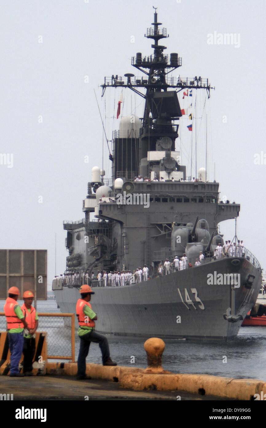 Manila, Philippinen. 2. April 2014. Japanisches Kriegsschiff JS Shirane (DDH 143) dockt in Manila, Philippinen, 2. April 2014. Zwei japanische Kriegsschiffe für einen viertägigen Besuch in den Philippinen in Manila am Mittwoch angekommen, sagte der philippinische Marine. Bildnachweis: Rouelle Umali/Xinhua/Alamy Live-Nachrichten Stockfoto