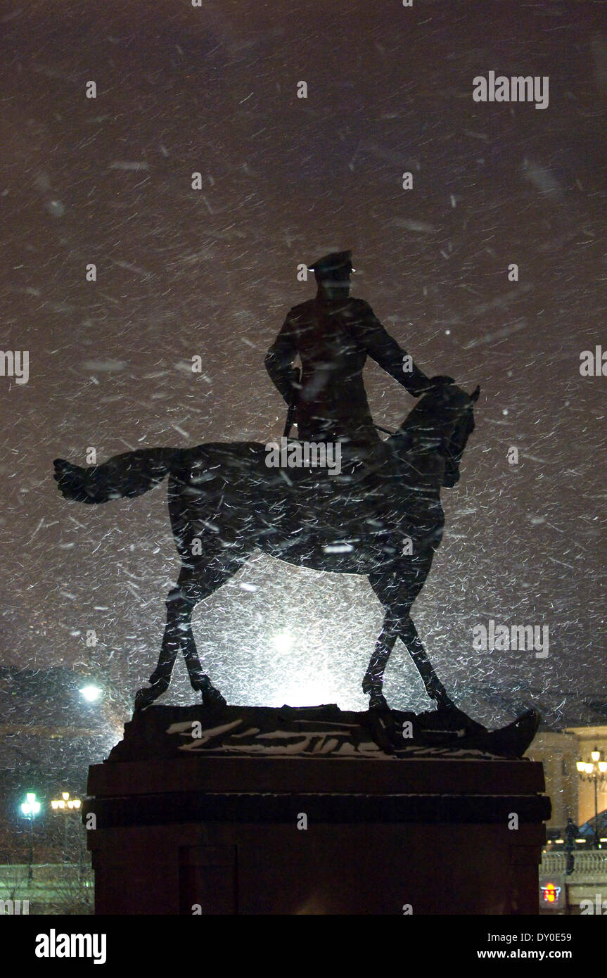 Bronzestatue des Marshall Zukhov in Manezhnaya Platz. Stockfoto
