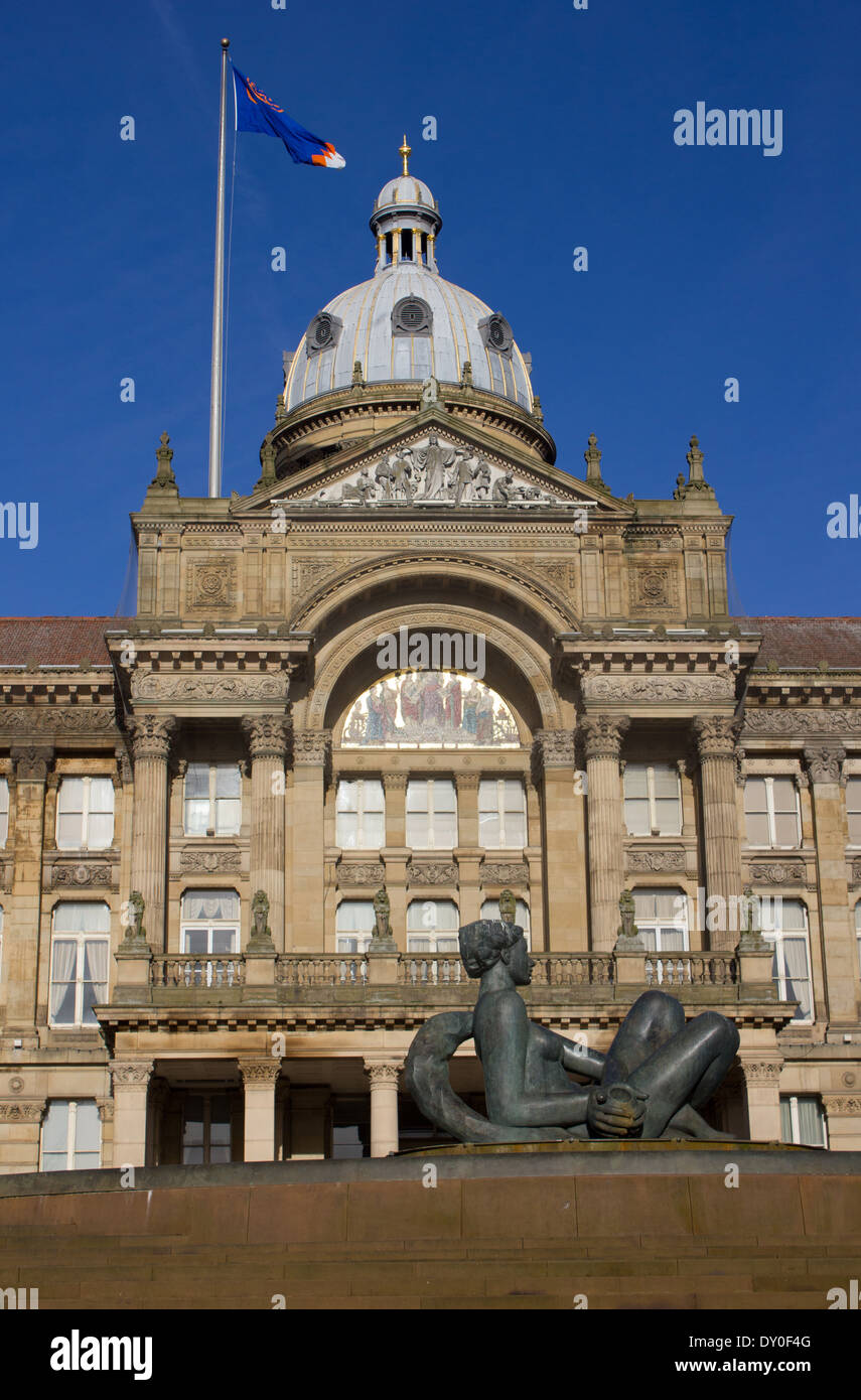 Birmingham Council House mit dem Fluss des Lebens Flittchens in der Whirlpool-England Stockfoto