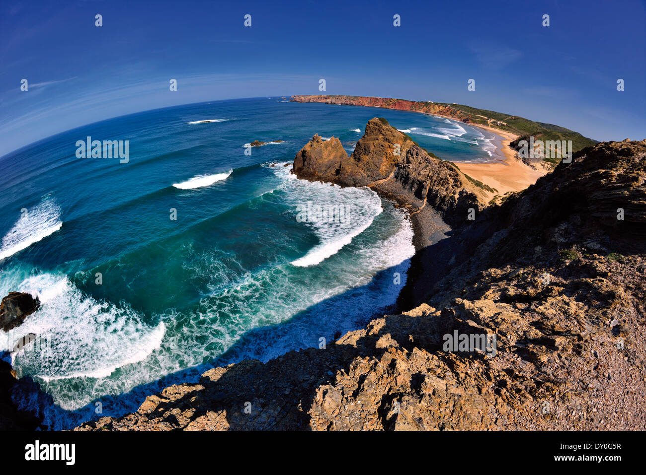 Portugal, Algarve: Fisheye Blick auf die Küste rund um Carrapateira Stockfoto