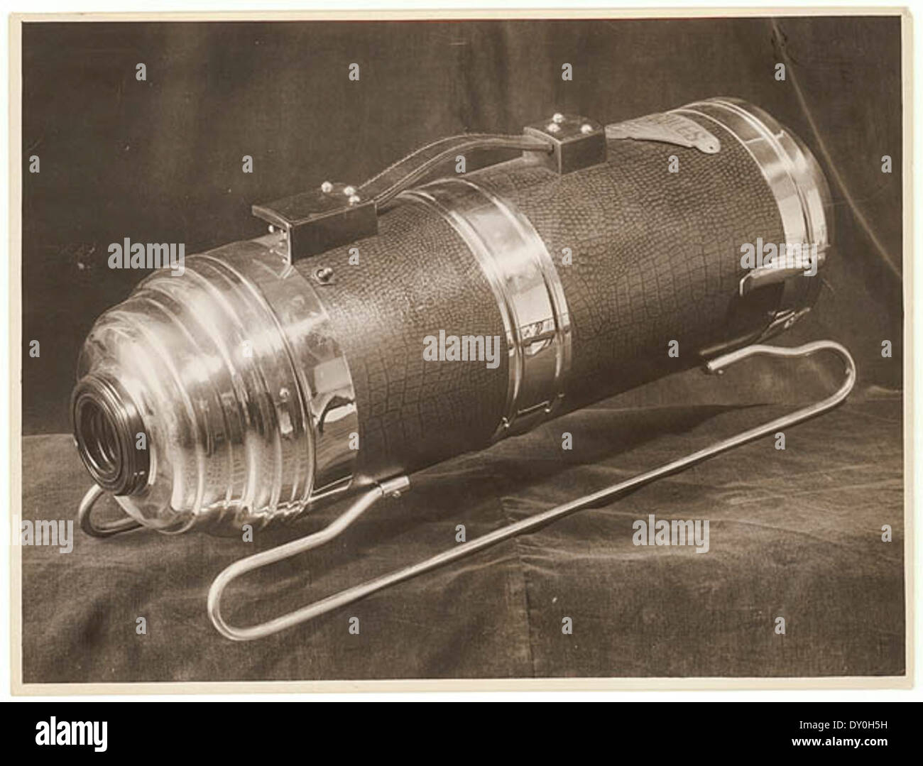 Vacuum cleaner 1930s -Fotos und -Bildmaterial in hoher Auflösung – Alamy