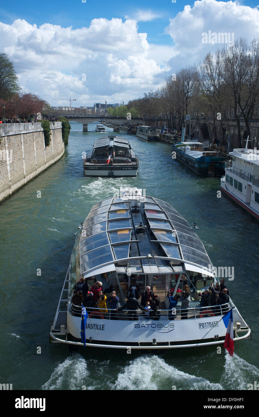 Bootsfahrten auf der Seine in Paris Stockfoto