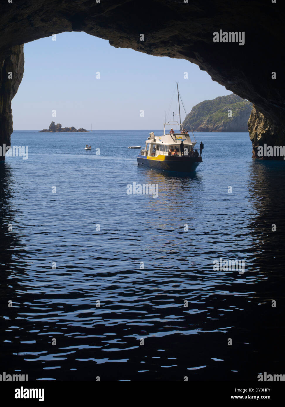 Rikoriko Höhle ist der größte See der Welt. Poor Knights Islands, Sommer, Northland, Neuseeland Stockfoto