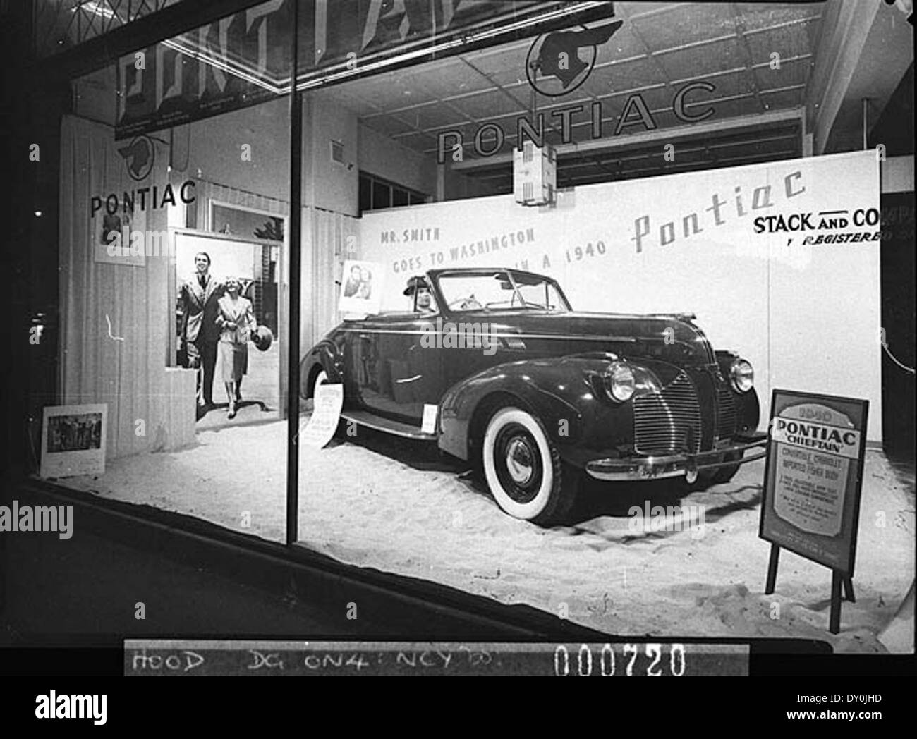 Pontiac-Showroom, York St, Sydney, Januar 1940, von Sam Hood Stockfoto