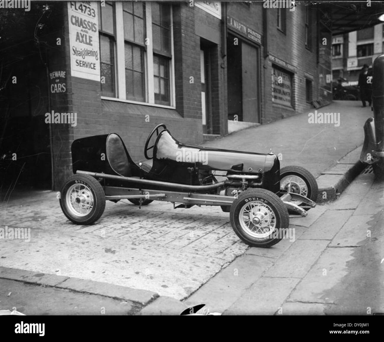 Wahrscheinlich Arch Tuckett's Midget speedcar mit Henderson Motorrad Motor, Motor arbeiten, in der Gasse hinter William Street, East Sydney/Woolloomooloo, neben der C.A. Martin, Dekorateur, Ende 1934/Sam Haube Stockfoto