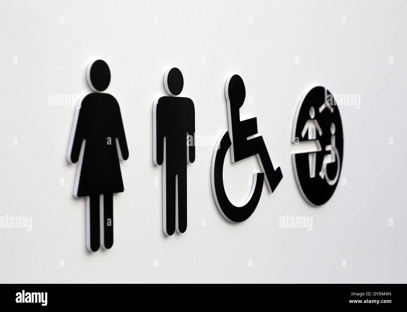 Zeichen auf einer Toilette zeigen, Weiblich, Männlich, Behinderten und Baby ändern Einrichtungen Stockfoto