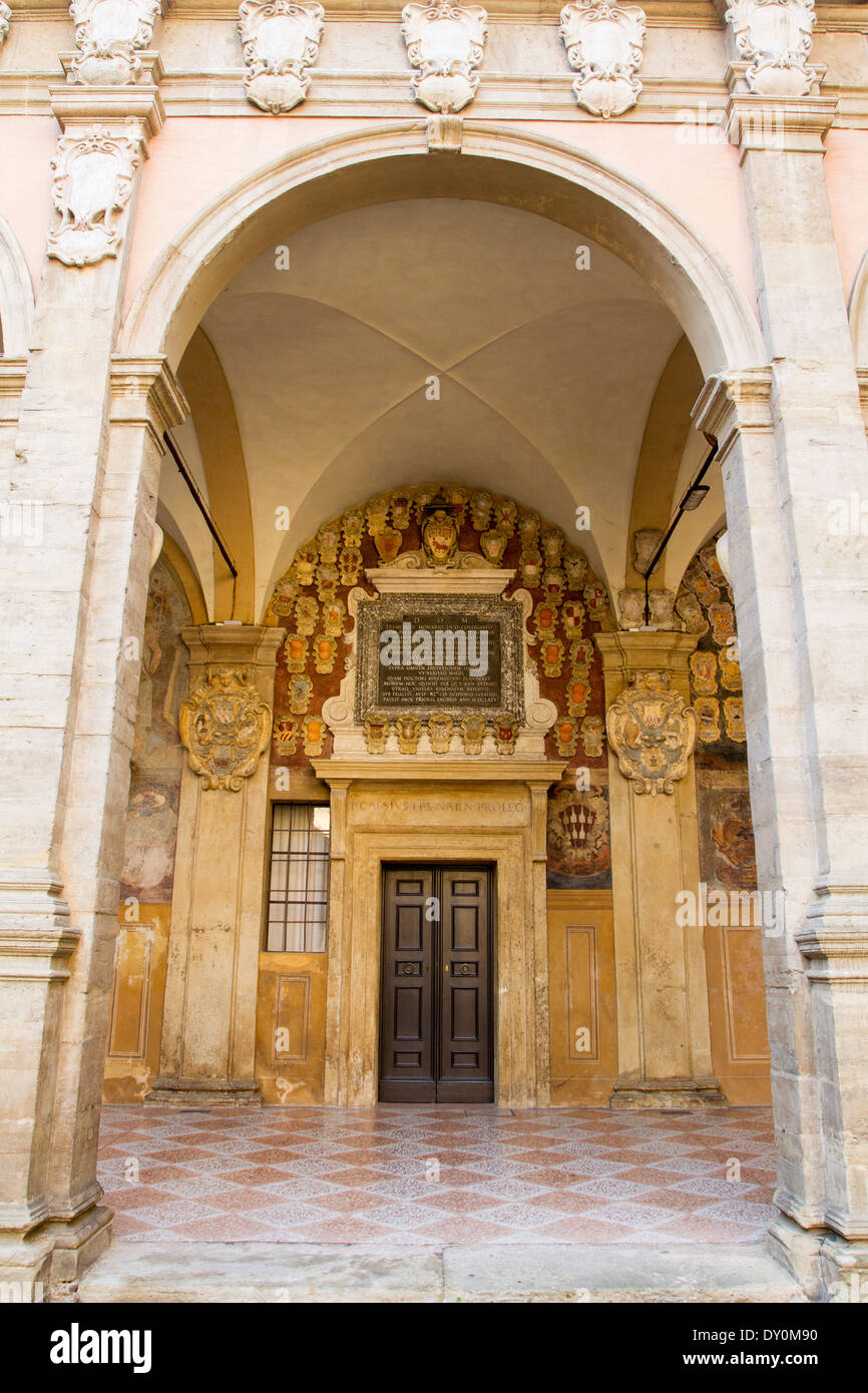 Alte Universität von Bologna und Bibliothek, Emilia Romagna, Italien Stockfoto