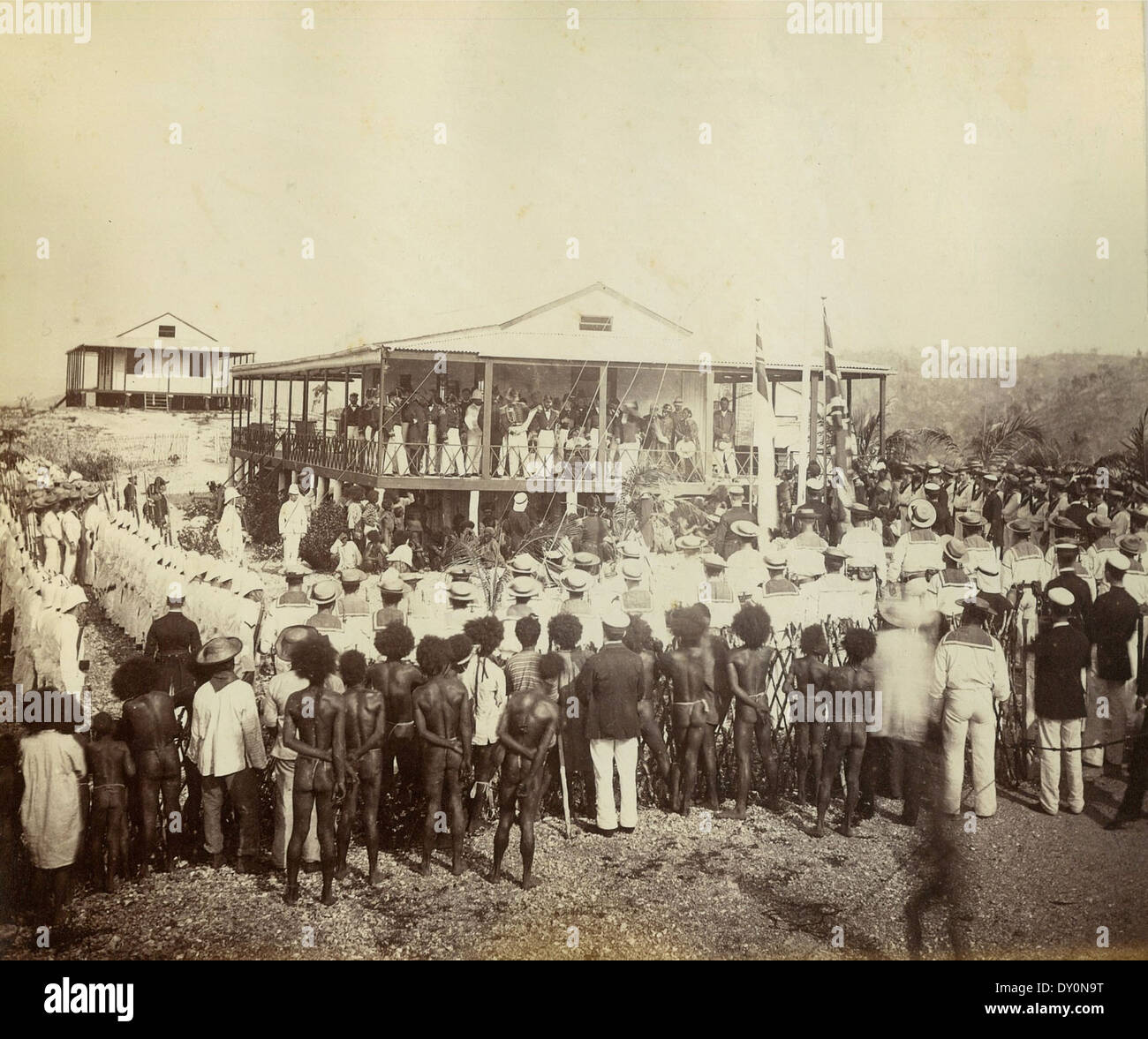 Lesen der Verkündigung der Annexion, Herr Lawe's House, Port Moresby, Neuguinea, November 1884 / Fotograf John Paine oder Augustinus E. Dyer Stockfoto