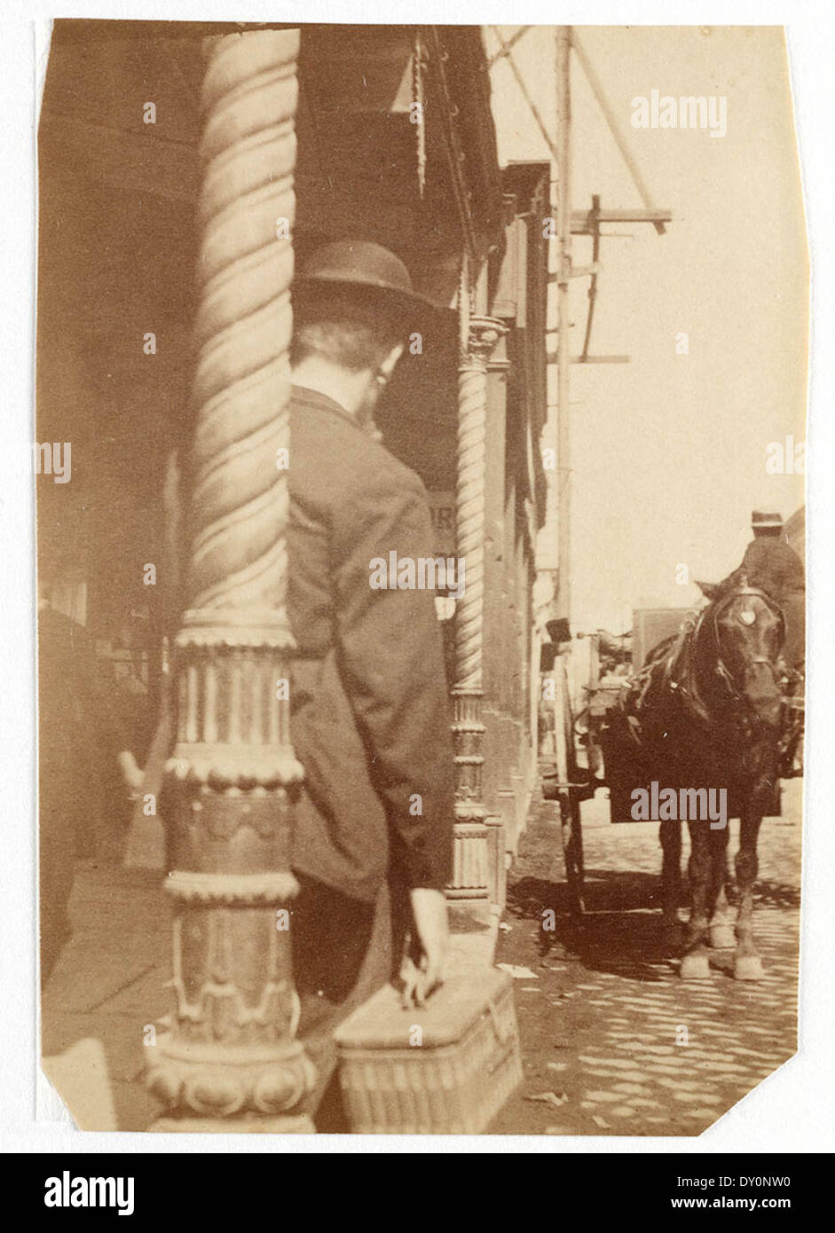 Ein historisches Foto, das zwischen 1885 und 1890 aufgenommen wurde und eine Gruppe von Menschen aus Sydney zeigt. Das Bild bietet Einblicke in die australische Gesellschaft und Mode des 19. Jahrhunderts, aufgenommen vom Fotografen Arthur K. Syer. Stockfoto