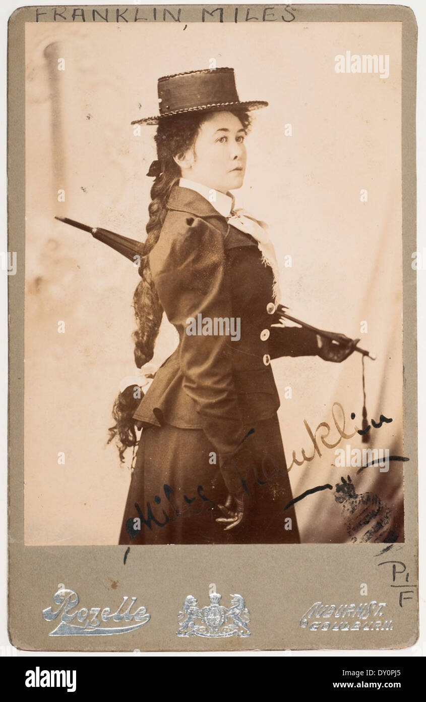 Dieses Porträt aus dem Jahr 1901 zeigt Miles Franklin, einen berühmten australischen Autor, in Rozelle, Goulburn. Franklin ist bekannt für ihren Roman *My Brilliant Career*, der Teil der australischen Literaturgeschichte ist. Stockfoto