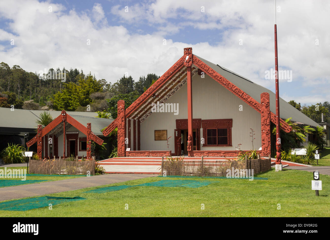 Maori Versammlungshaus Te Puia Maori Zentrum in der Nähe von Rotorua, Neuseeland Stockfoto