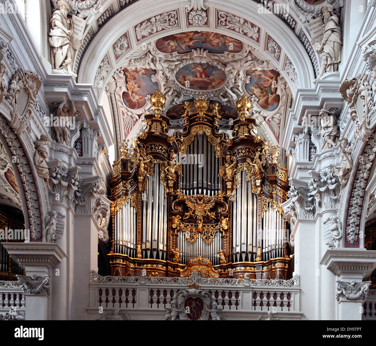 Organ des italienischen barocken Kathedrale von St. Stevens, zweitgrößte in der Welt in Passau Stockfoto