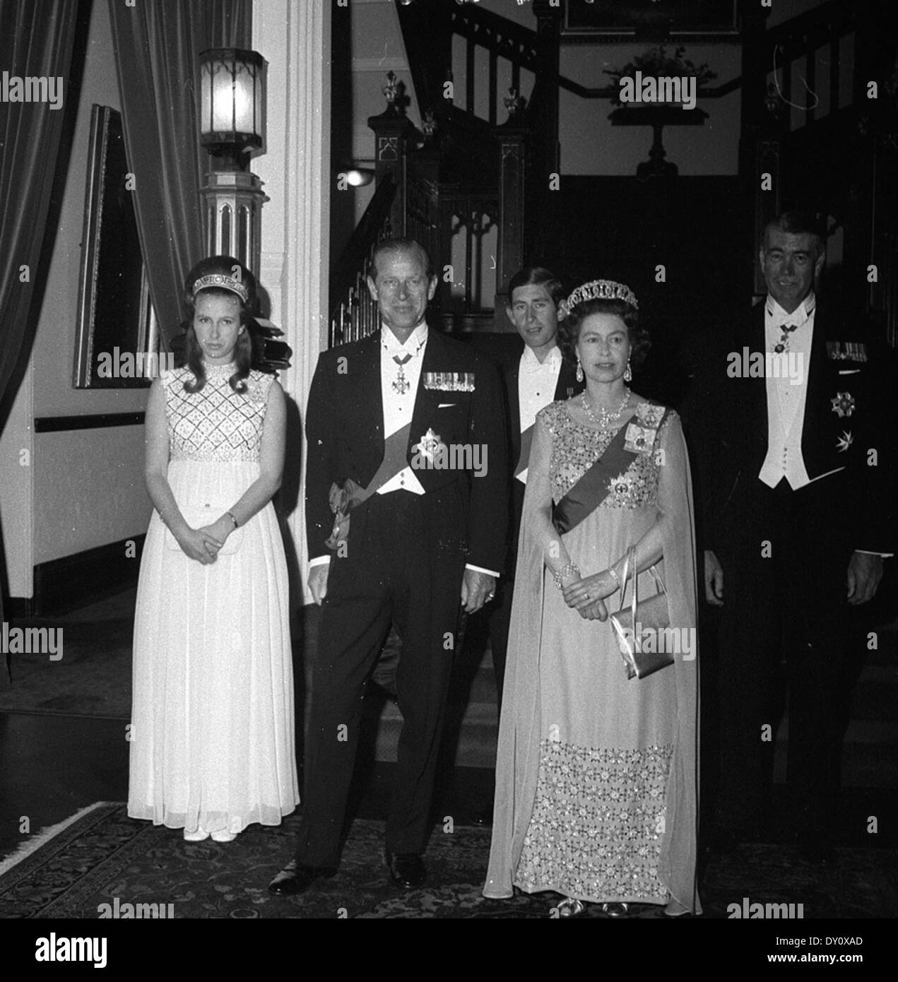 Königliche Familie mit Gouverneur Sir Roden Cutler bei einem abendlichen Empfang im Government House, Sydney während ihrer Tour für den Captain Cook Bi-Centenary feiern, 21. April 1970/Fotograf Maurie Wilmott Stockfoto