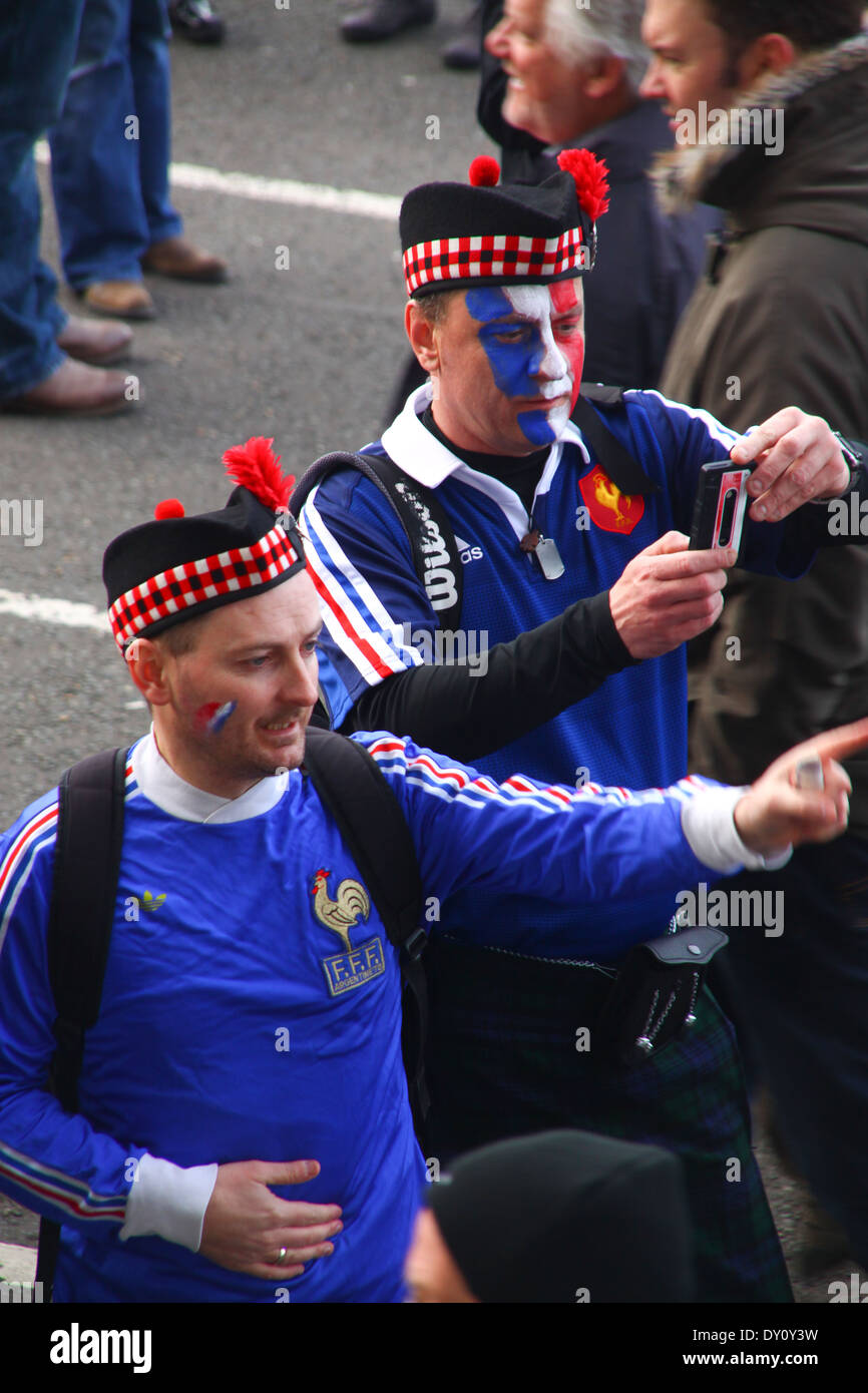 Französische Rugby-Fans beim Spiel Frankreich Schottland 6 Nationen Stockfoto